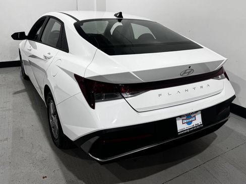 Used 2025 Hyundai Elantra SE image 33