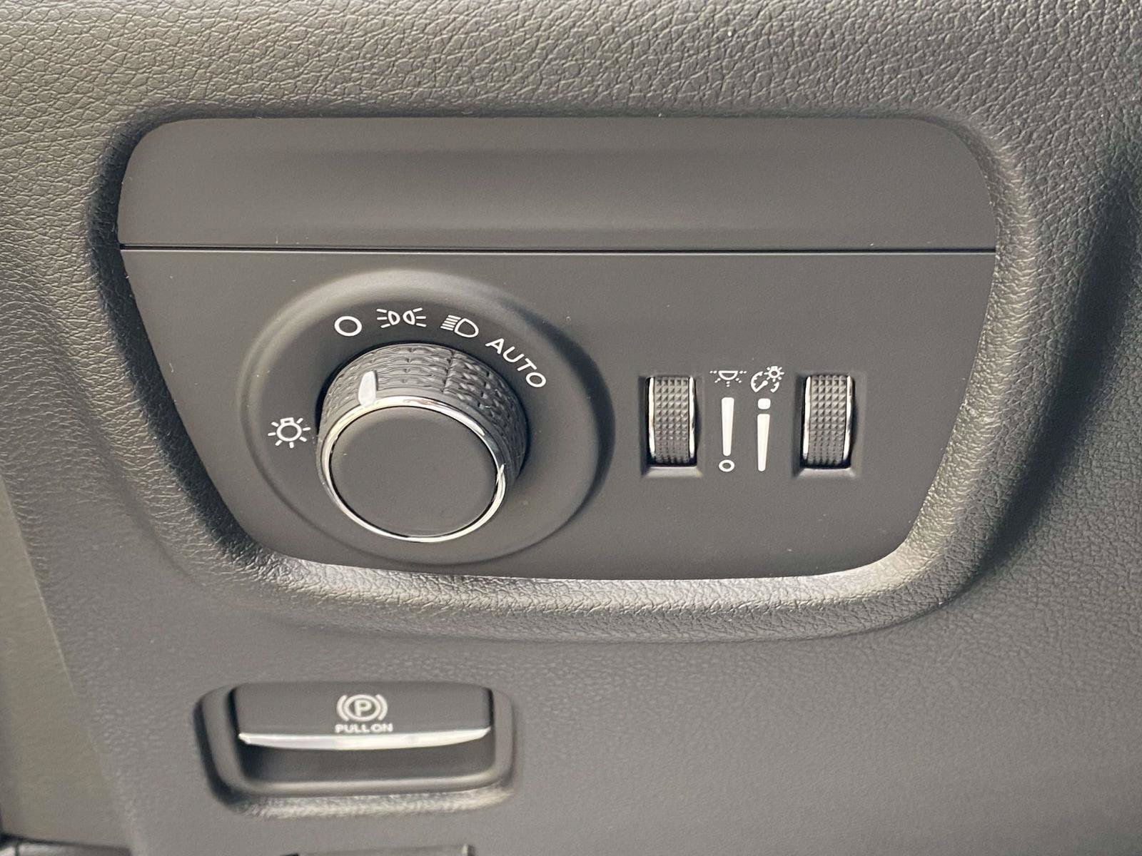 New 2026 Jeep Grand Cherokee Altitude AWD/4WD image 19