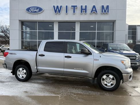 Used 2011 Toyota Tundra 4x4 CrewMax image 3