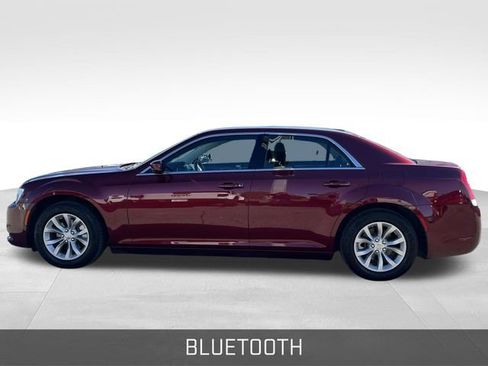 Used 2022 Chrysler 300 Touring image 4