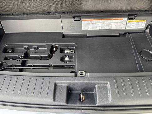 Used 2021 Toyota Highlander XLE image 17