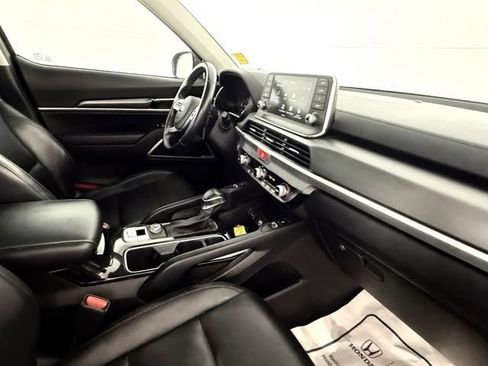Used 2021 Kia Telluride S FWD image 37