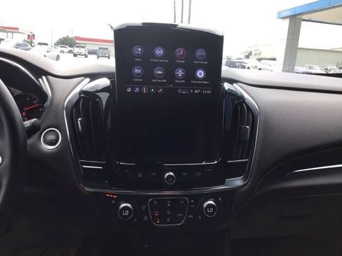 Used 2023 Chevrolet Traverse Premier FWD image 15