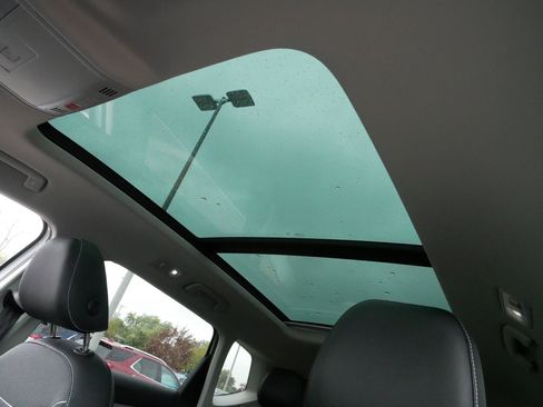 Certified 2024 Volkswagen Taos SE w/ Panoramic Sunroof Package image 34