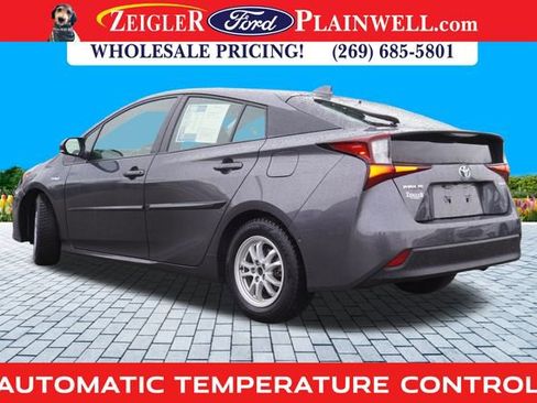 Used 2022 Toyota Prius L Eco image 3