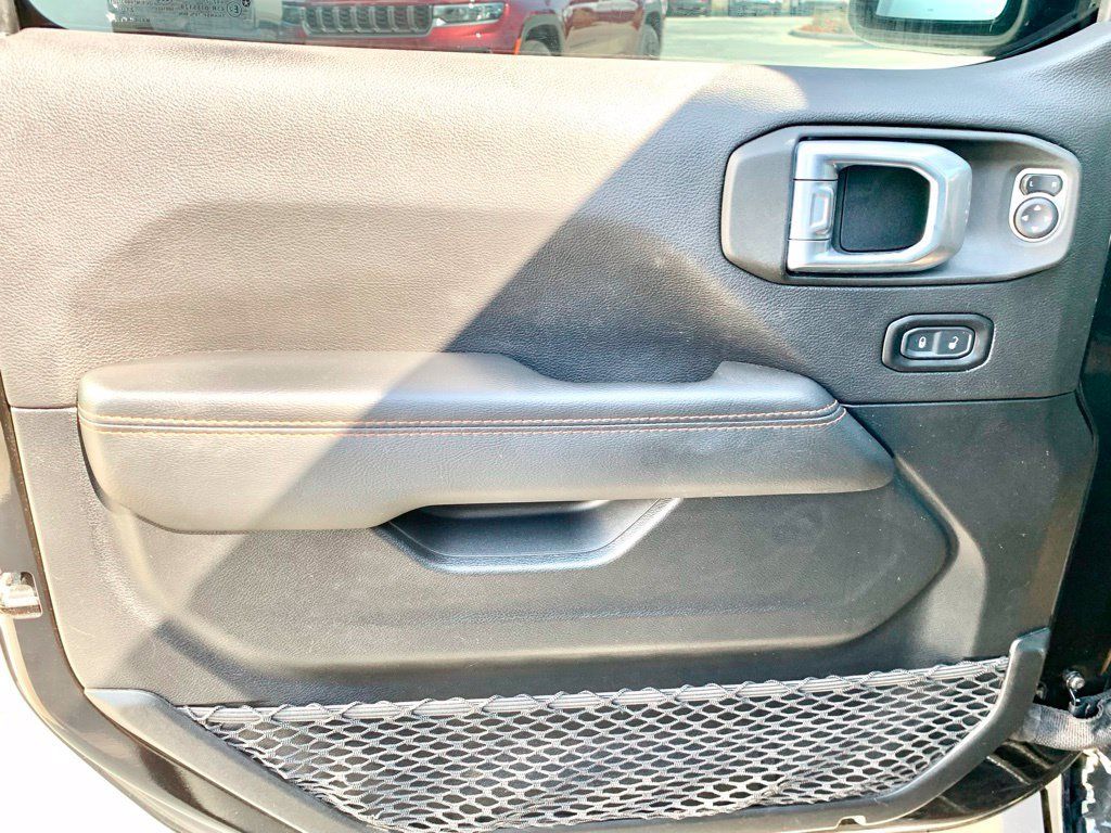 Used 2021 Jeep Gladiator Mojave AWD/4WD image 11