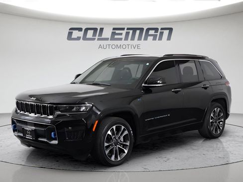 Used 2023 Jeep Grand Cherokee Overland image 2