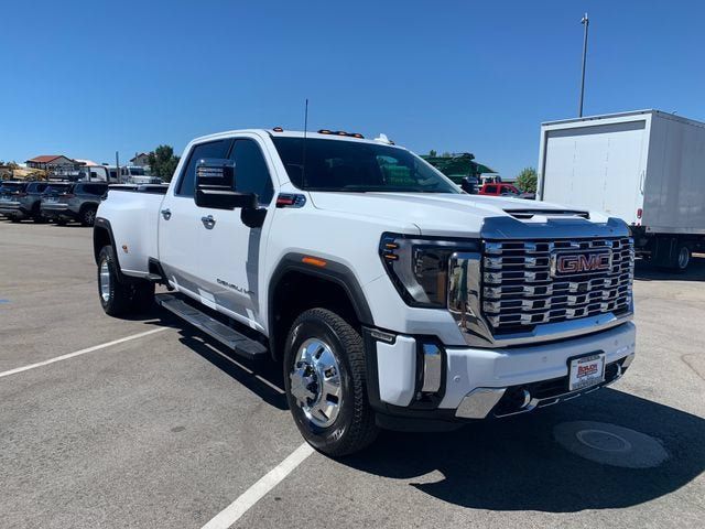 New 2026 GMC Sierra 3500 Denali AWD/4WD image 4