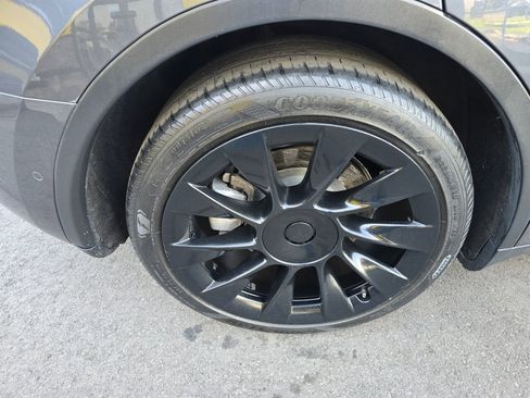 Used 2021 Tesla Model Y Long Range image 26