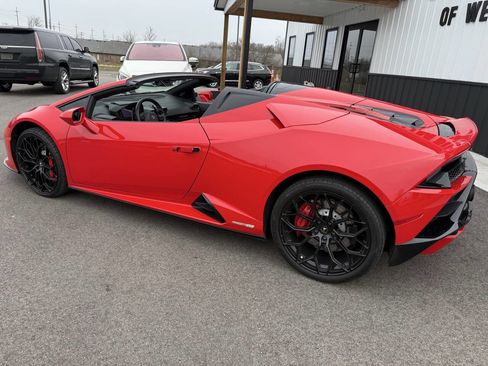 Used 2020 Lamborghini Huracan EVO image 17