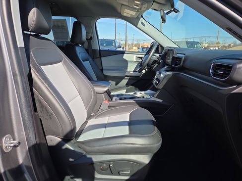Certified 2022 Ford Explorer XLT w/ Equipment Group 202A image 17