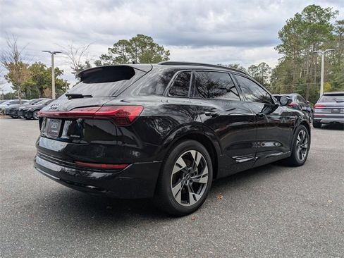 Used 2022 Audi e-tron Premium w/ Convenience Plus Package image 2
