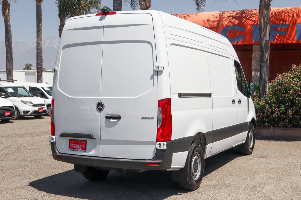 Used 2025 Mercedes-Benz Sprinter 2500 image 9
