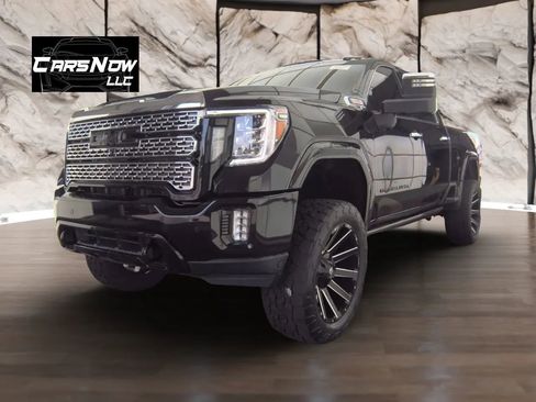 Used 2021 GMC Sierra 2500 Denali w/ Denali Black Diamond Edition image 3
