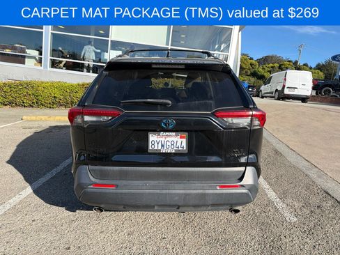 Used 2021 Toyota RAV4 XLE Premium AWD/4WD image 7