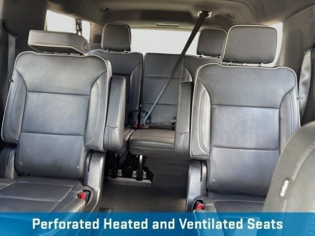 Used 2025 Chevrolet Suburban Premier AWD/4WD image 35