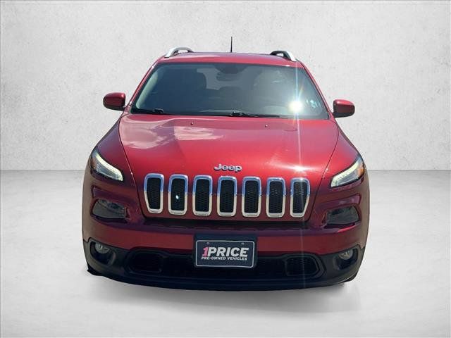 Used 2016 Jeep Cherokee Latitude w/ Comfort & Sound Group FWD image 2