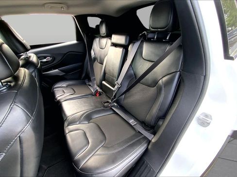 Used 2021 Jeep Cherokee Latitude Plus FWD image 19