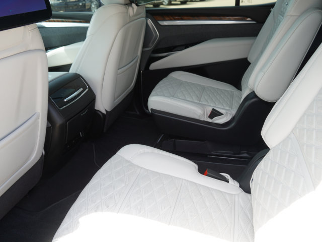 Used 2025 Cadillac Escalade Sport Platinum w/ LPO, ONYX Package AWD/4WD image 13