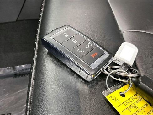 Used 2023 Jeep Grand Cherokee Limited w/ Trailer Tow Prep Group (B) AWD/4WD image 11