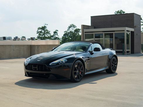 Used 2013 Aston Martin V8 Vantage Roadster RWD image 1