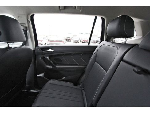 Used 2023 Volkswagen Tiguan SE FWD image 13