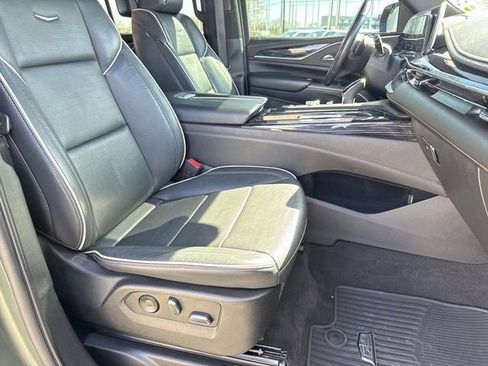 Used 2023 Cadillac Escalade Sport w/ LPO, ONYX Package image 9