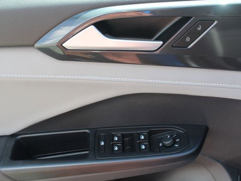 Used 2022 Volkswagen Taos SEL image 18