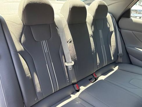 Used 2024 Hyundai Elantra SEL FWD image 21