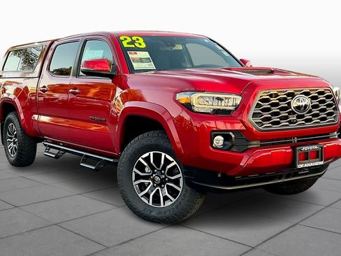 Used 2023 Toyota Tacoma TRD Sport image 2