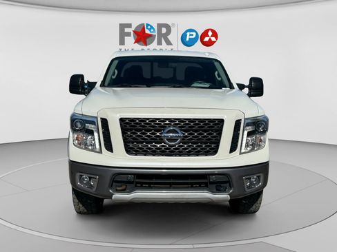 Used 2018 Nissan Titan PRO-4X w/ Pro-4x Convenience Package AWD/4WD image 8
