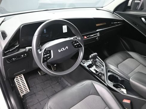 Certified 2023 Kia Niro EX Touring image 13