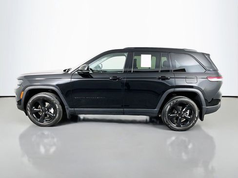 Used 2023 Jeep Grand Cherokee Limited w/ Black Appearance Package AWD/4WD image 5
