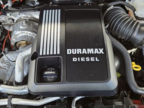 Used 2025 Chevrolet Silverado 1500 High Country AWD/4WD image 29
