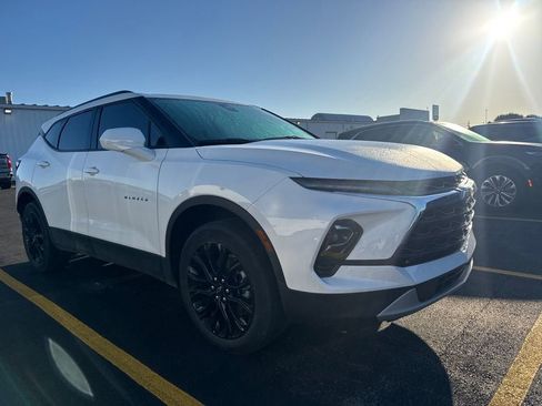 Used 2023 Chevrolet Blazer LT w/ Convenience Package FWD image 3