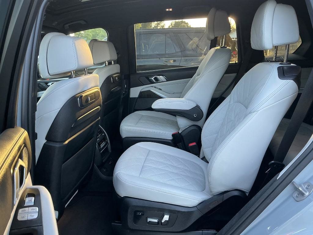 Used 2024 BMW X7 xDrive40i w/ Executive Package AWD/4WD image 13