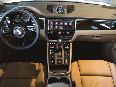Certified 2026 Porsche Macan AWD/4WD image 12