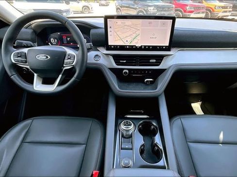Used 2025 Ford Explorer Active w/ Active Comfort Package RWD image 7