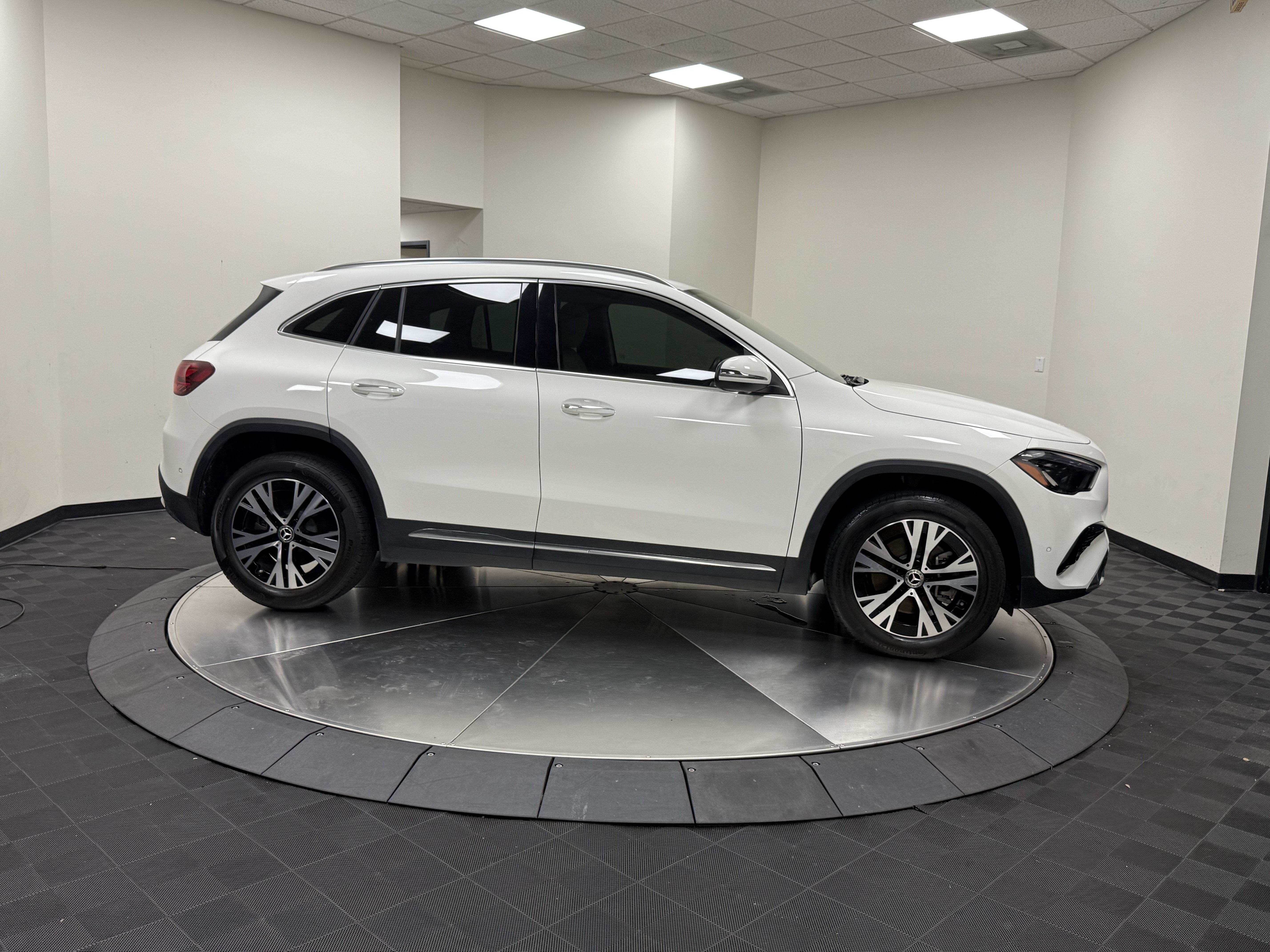 Used 2025 Mercedes-Benz GLA 250 image 8