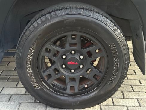 Used 2003 Toyota Sequoia SR5 image 29