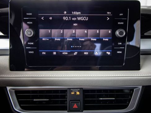 Used 2025 Volkswagen Taos SE FWD image 42