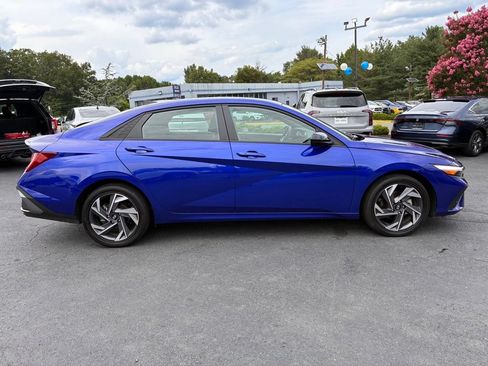 Used 2025 Hyundai Elantra SEL FWD image 8