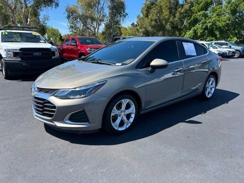 Used 2019 Chevrolet Cruze Premier image 3