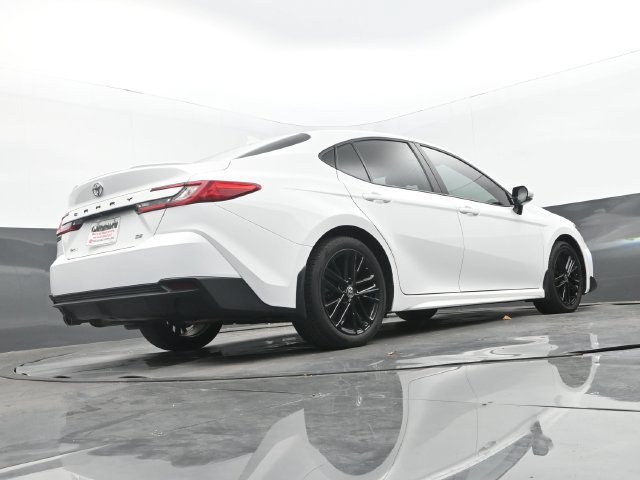 Used 2025 Toyota Camry SE FWD image 11