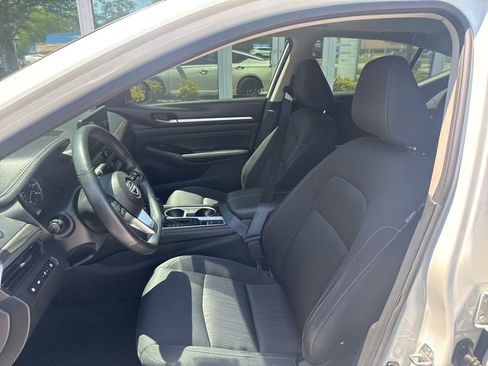 Used 2023 Nissan Altima 2.5 SV w/ SV Premium Package FWD image 10