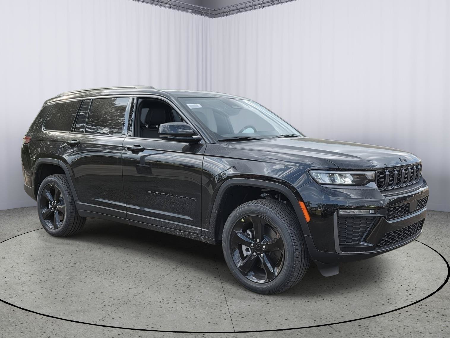 New 2026 Jeep Grand Cherokee L Limited w/ Limited Altitude Package RWD image 2