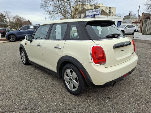Used 2016 MINI Cooper 4-Door Hardtop image 4