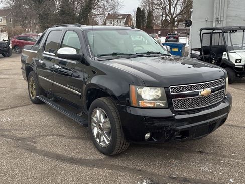 Used 2009 Chevrolet Avalanche LTZ image 3
