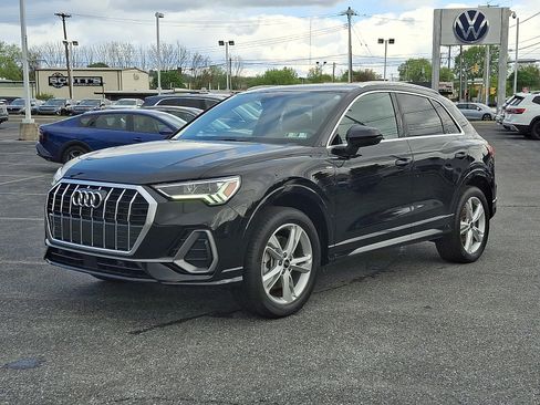 Used 2023 Audi Q3 2.0T Premium w/ 19" Wheel Package AWD/4WD image 3
