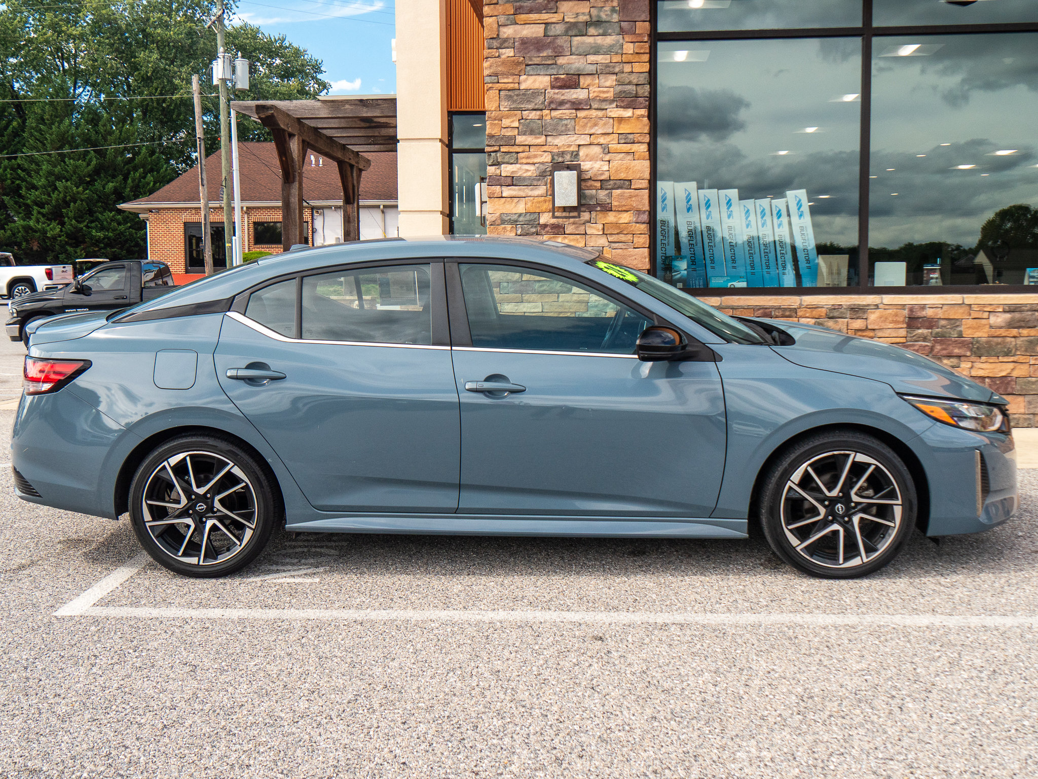 Used 2024 Nissan Sentra SR FWD image 2
